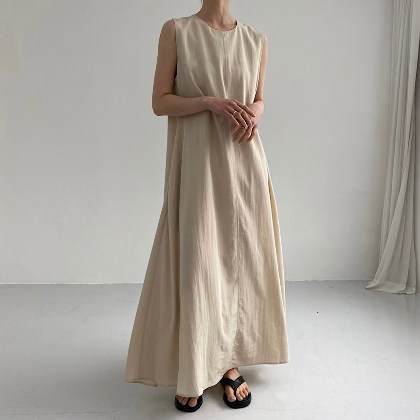252c7ce3fd8881d16d4ddf4d3a4c6730.jpeg Simple Solid Color Sleeveless Maxi Dress - Image 1